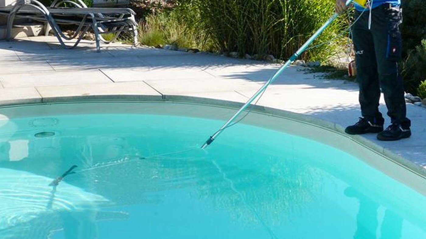 <span class="step">Pool-</span><br />
Leckortung